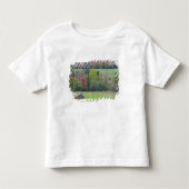 Trekker met hooibaal in groen veld met kinder shirts (Voorkant)