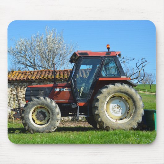 Trekker op een boerderij in Frankrijk Muismat (Voorkant)