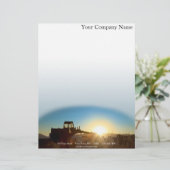 Trekker op zonsopgang op een blauwe achtergrond va custom briefhoofd (Staand voorkant)