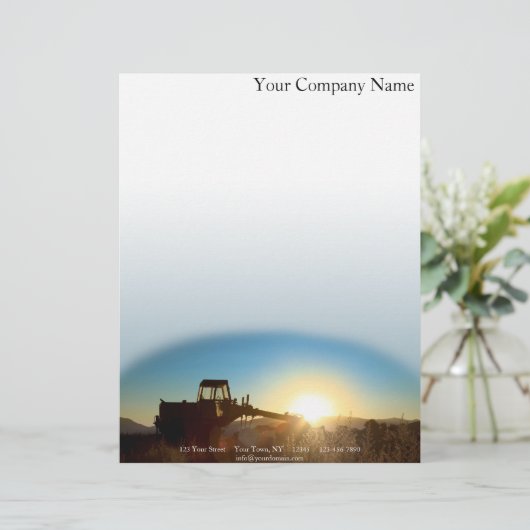 Trekker op zonsopgang op een blauwe achtergrond va custom briefhoofd (Staand voorkant)