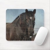 Trekpaarden in een weiland muismat (Met muis)