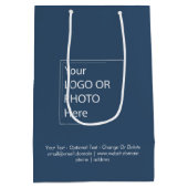 Trend Kleur - Ernstig Blauw Midden Logo Cadeautas (Achterkant)