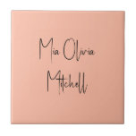 Trend Kleur Zachte Perzik Naam Keramische Tegel Tegeltje<br><div class="desc">Introductie van de trendy lentekleur: Zachte pastelperzik. Verhoog uw interieur met onze moderne en stijlvolle keramische tegel, met een aanpasbare naam in een charmant handgeschreven lettertype in klassiek zwart, ziet eruit als een handtekening. Het elegante en minimalistische ontwerp in effen kleuren straalt tijdloze aantrekkingskracht uit, waardoor het perfect is voor...</div>