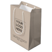 Trendkleur - Soft Taupe Medium Logo Cadeautas (Achterkant Gekanteld)