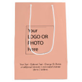 Trendkleur - Zacht Perzik Medium Logo Cadeautas (Achterkant)