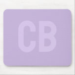 Trendkleur Zacht Violet Mousepad Muismat<br><div class="desc">Introductie van de trendy lentekleur: Soft Violet. Modern en stijlvol Mousepad met aanpasbaar monogram van twee letters in een minimalistisch lettertype. Het eenvoudige en schone ontwerp in een effen kleur biedt een tijdloze en klassieke uitstraling. Ontdek onze lente trendkleuren voor meer producten in dezelfde kleur of ontdek andere stijlvolle tinten...</div>