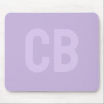 Trendkleur Zacht Violet Mousepad Muismat<br><div class="desc">Introductie van de trendy lentekleur: Soft Violet. Modern en stijlvol Mousepad met aanpasbaar monogram van twee letters in een minimalistisch lettertype. Het eenvoudige en schone ontwerp in een effen kleur biedt een tijdloze en klassieke uitstraling. Ontdek onze lente trendkleuren voor meer producten in dezelfde kleur of ontdek andere stijlvolle tinten...</div>