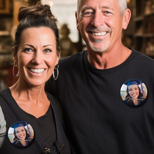 Trendy 2023 Afstuderen Foto White Script Custom Ronde Button 5,7 Cm