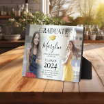 Trendy 2 het Afstuderen van de Foto, Naam & de Kno Fotoplaat<br><div class="desc">Creëer Een trendy 2 fotocollage van uw favoriete afbeeldingen van de afstuderen om hun prestatie te herdenken op deze fotodisplay plaquette. Met een faux gouden mortarboard (afstudeerdop), naam, klassejaar, plaats van studie en inspirerend offerte. Alle tekst kan eenvoudig worden aangepast met behulp van de meegeleverde sjabloon. Dit is een perfect...</div>