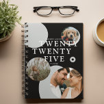 Trendy Abstracte fotocollage 2025 Planner<br><div class="desc">Creëer uw eigen gepersonaliseerde planner voor 2025. Design beschikt over een abstracte fotocollage met 3 afbeeldingen naar keuze,  ronde vormen,  het jaar in letters en naam.</div>