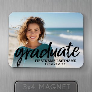 Trendy afstudeerfoto met geborstelde lettertype magneet