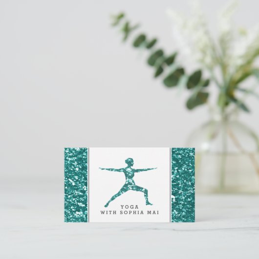 Trendy Aqua Glitter Effect Yoga Instructeur Visitekaartje (Staand voorkant)