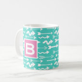 Trendy Arrows Pattern Blauwgroen en Roze Monogram Koffiemok (Voorkant links)
