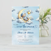 Trendy baby beer slapen over de goudmaan kaart (Staand voorkant)