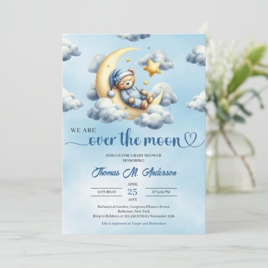 Trendy baby beer slapen over de goudmaan kaart (Staand voorkant)