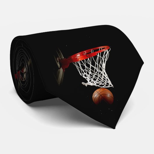 Trendy Basketbal Pas Stropdas aan (Opgerold)