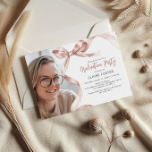 Trendy Beige Bow Foto Afstuderen Uitnodiging