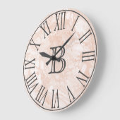 Trendy Beige Paint Pour Swirls & Gray Monogram Grote Klok (Hoek)