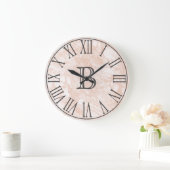 Trendy Beige Paint Pour Swirls & Gray Monogram Grote Klok (Huis)