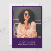 Trendy belettering paarse afstudeerfeest kaart (Achterkant)