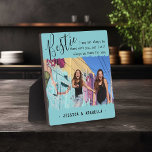 Trendy Bestie Quote Foto gepersonaliseerd BFF Fotoplaat<br><div class="desc">Moderne vriendschapsfoto plaque, met de titel 'Bestie' in elegante tekst van het kalligrafiescript, een beste vriendenkring citeert dat "ik kan niet altijd bij u zijn, maar ik zal altijd daar voor u zijn", die kan worden aangepast, één hoofdfoto van u en uw BFF op een blauwe achtergrond met scherpe randbekleding...</div>