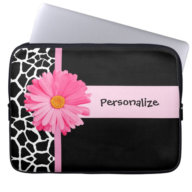 Trendy Black and White Giraffe Pink Daisy and Name Laptop Sleeve (Voorkant)
