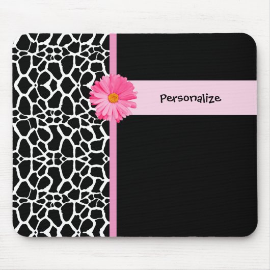 Trendy Black and White Giraffe Pink Daisy and Name Muismat (Voorkant)