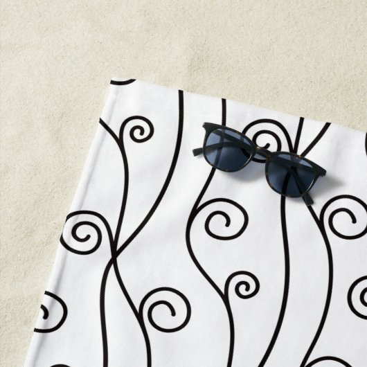 Trendy Black and White Swirls Strandlaken (In situ)