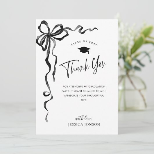 Trendy Black Bow Coquette FOTO Afstuderen Bedankkaart (Staand voorkant)