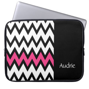 Trendy Black en White Chevron Pink met naam Laptop Sleeve