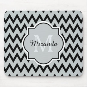 Trendy Black Gray Chevron Zigzag Name en Monogram Muismat