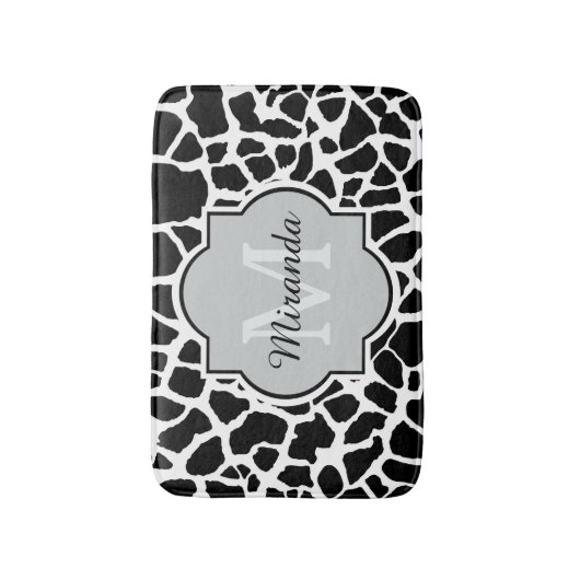 Trendy Black White Giraffe Print Monogramed Name Badmat (Voorkant Verticaal)