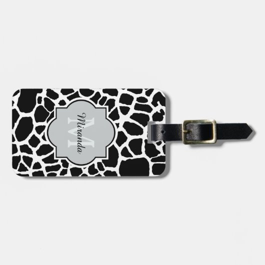 Trendy Black White Giraffe Print Monogramed Name Bagagelabel (Voorkant horizontaal)