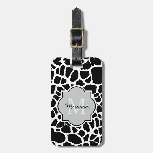 Trendy Black White Giraffe Print Monogramed Name Bagagelabel (Voorkant verticaal)