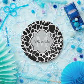 Trendy Black White Giraffe Print Monogramed Name Papieren Bordje (Feest)