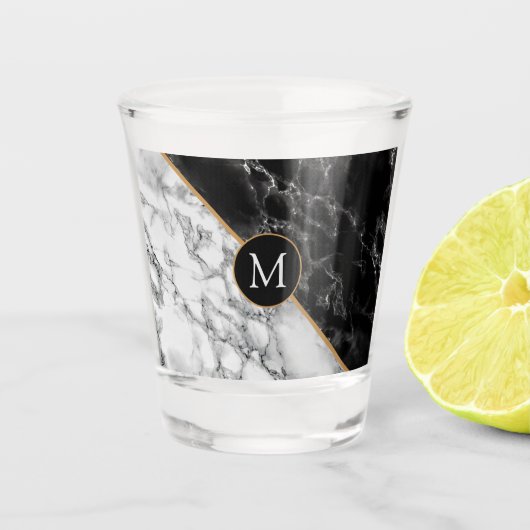 Trendy Black & White Marble Stone - Voeg uw brief  Shot Glas (Voorkant)
