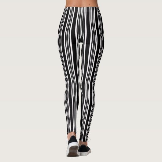 Trendy Black & White Stripe Leggings (Achterkant)