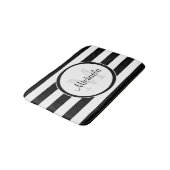Trendy Black White Stripes met monogram en naam Badmat (Gekanteld)