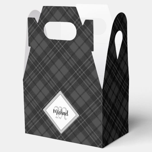 Trendy Black white tartan Personaliseer Monogram Bedankdoosjes (Geopend)
