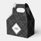 Trendy Black white tartan Personaliseer Monogram Bedankdoosjes (Voorkant Zijde)