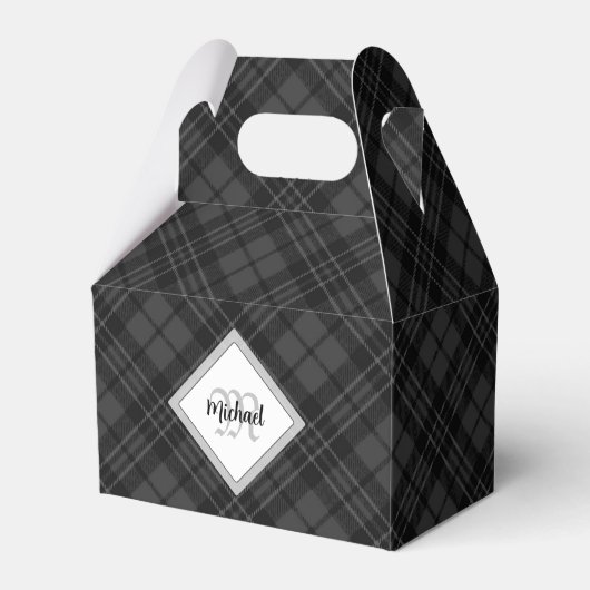 Trendy Black white tartan Personaliseer Monogram Bedankdoosjes (Voorkant Zijde)