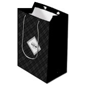 Trendy Black white tartan Personaliseer Monogram Medium Cadeauzakje (Voorkant Gekanteld)