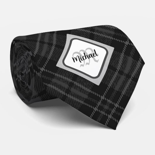 Trendy Black white tartan Personaliseer Monogram Stropdas (Opgerold)
