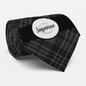 Trendy Black white tartan Personaliseer Monogram Stropdas (Opgerold)