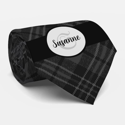 Trendy Black white tartan Personaliseer Monogram Stropdas (Opgerold)
