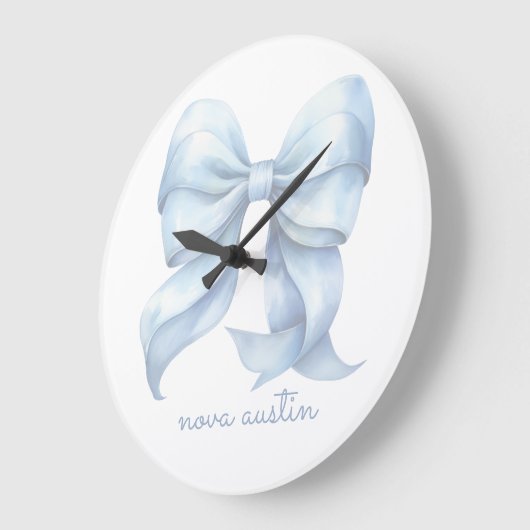 Trendy blauwe strik gepersonaliseerd met naam en m grote klok (Hoek)