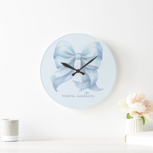 Trendy blauwe strik gepersonaliseerd met naam en m grote klok (Huis)