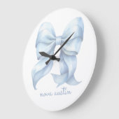 Trendy Blauwe Strik Met Naam Monogram Personalized Grote Klok (Hoek)