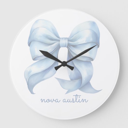 Trendy Blauwe Strik Met Naam Monogram Personalized Grote Klok (Voorkant)
