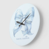 Trendy Blauwe Strik Met Naam Monogram Personalized Grote Klok (Hoek)